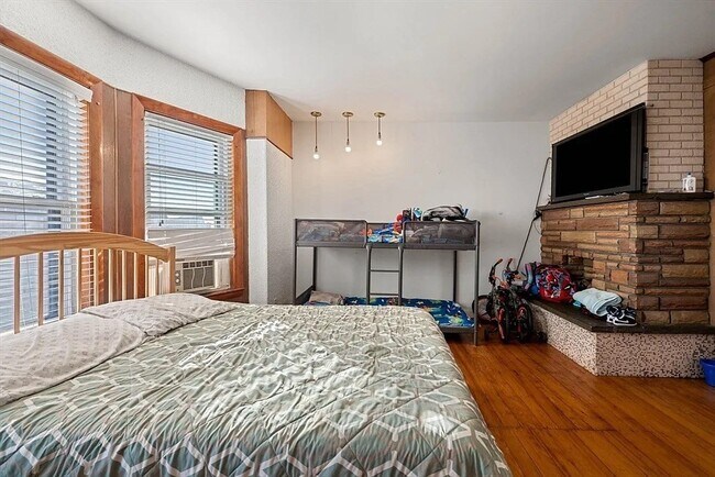 Foto del edificio - 802 Winthrop Ave