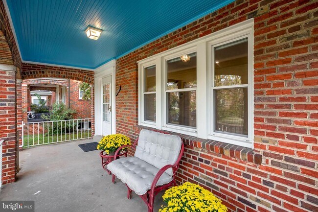 Foto del edificio - 1348 Underwood St NW