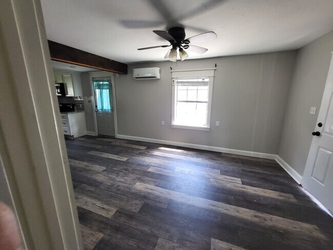 Foto del edificio - 2 Bdrm 1 Bath Utilities Included