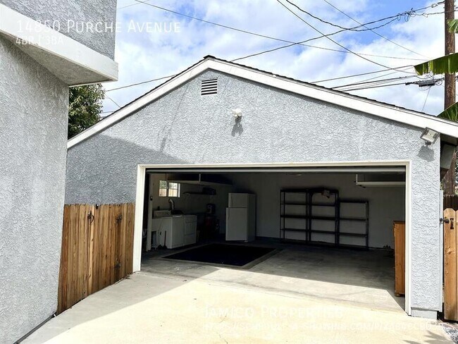 Foto del edificio - 14850 Purche Ave