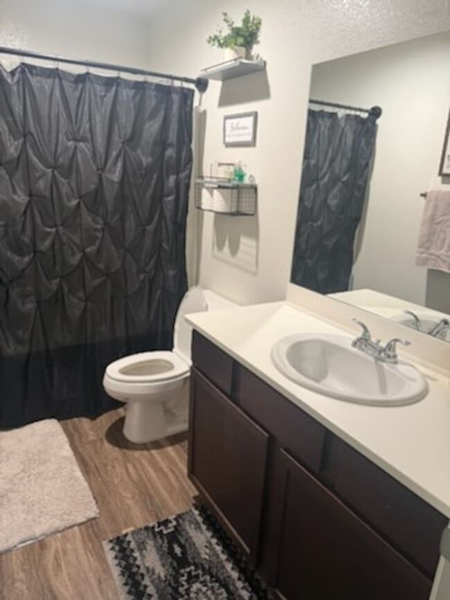 Building Photo - Charming 2 Story Home Featuring 4 beds/2.5 baths Available for Rent!