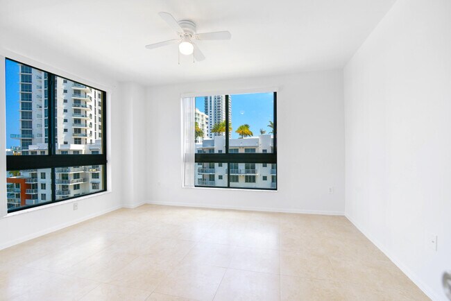 Foto del edificio - 100 N Federal Hwy