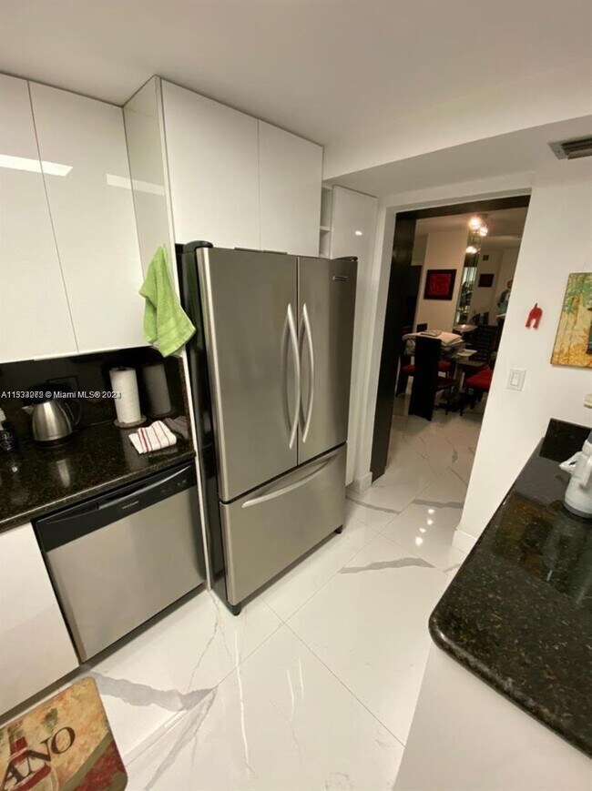 Foto del edificio - 3675 N Country Club Dr