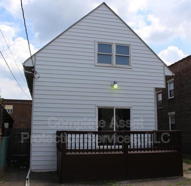 Building Photo - 3810 Hemlock St