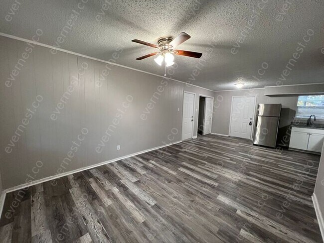 Building Photo - 7001 Eddy Ln