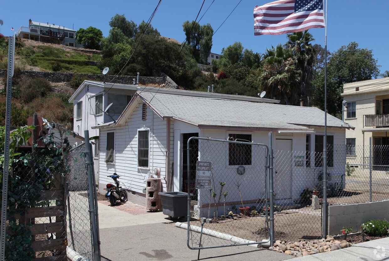 Building Photo - 5015 Auburn Dr