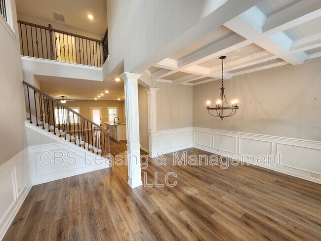 Building Photo - 2112 Sequoia Dr