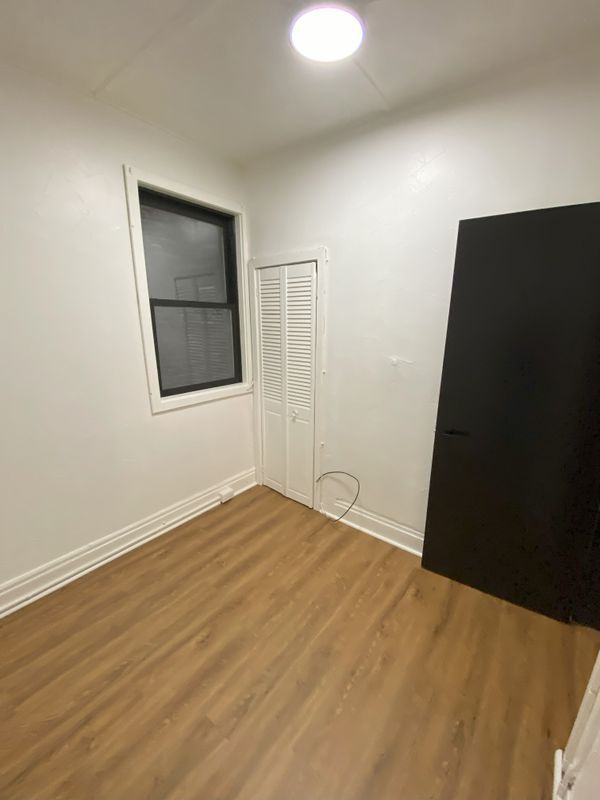 Building Photo - 211 9th St