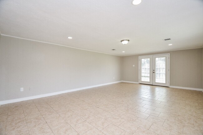 Building Photo - 14902 Gloster St