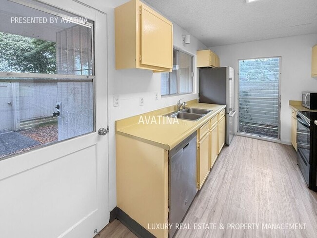 Building Photo - 44-133-133 Hako St