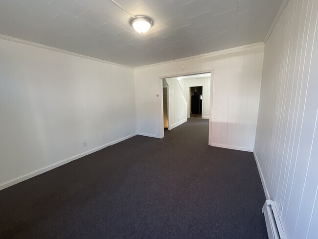 Building Photo - 586 Salem Ave