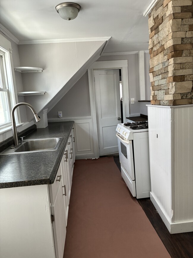 Building Photo - 42 S Central St