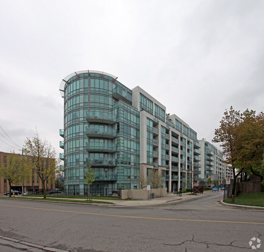 Primary Photo - 3840 Bathurst St
