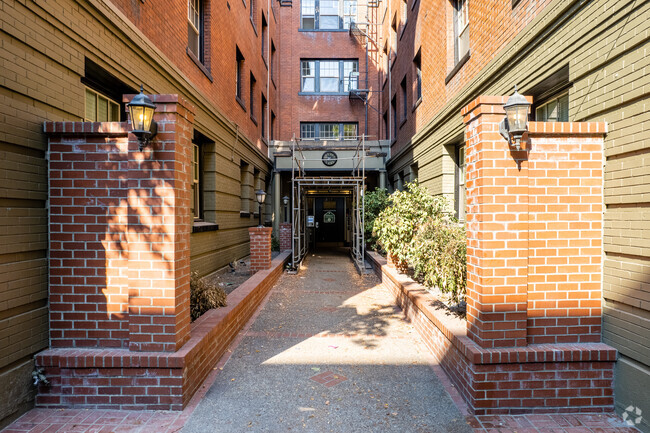 Building Photo - Irving Street Towers