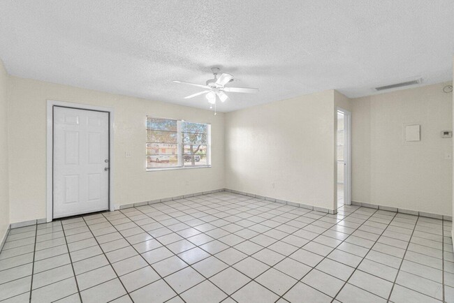 Foto del edificio - 4815 Gulfstream Rd