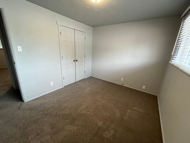 Building Photo - 160 N 400 E