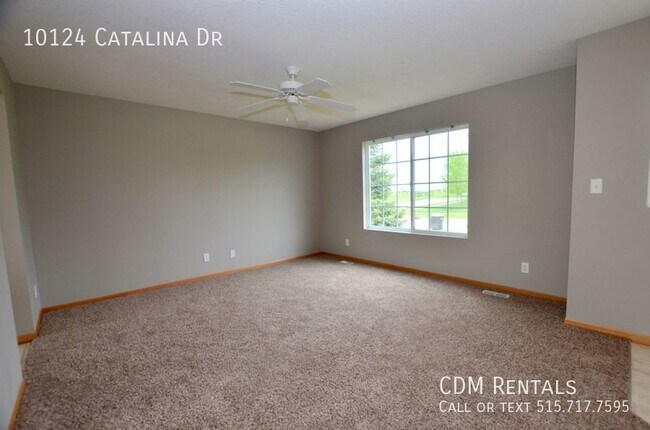 Foto del edificio - Like-new Johnston home!