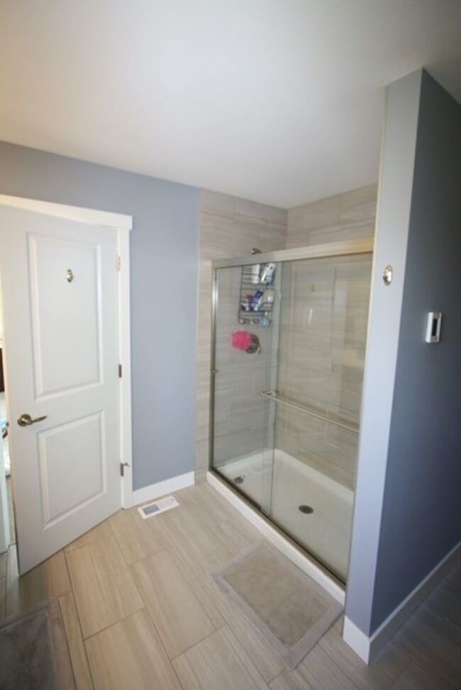 Building Photo - Modern and Spacious 4 Bedroom Condo in East Anchorage!