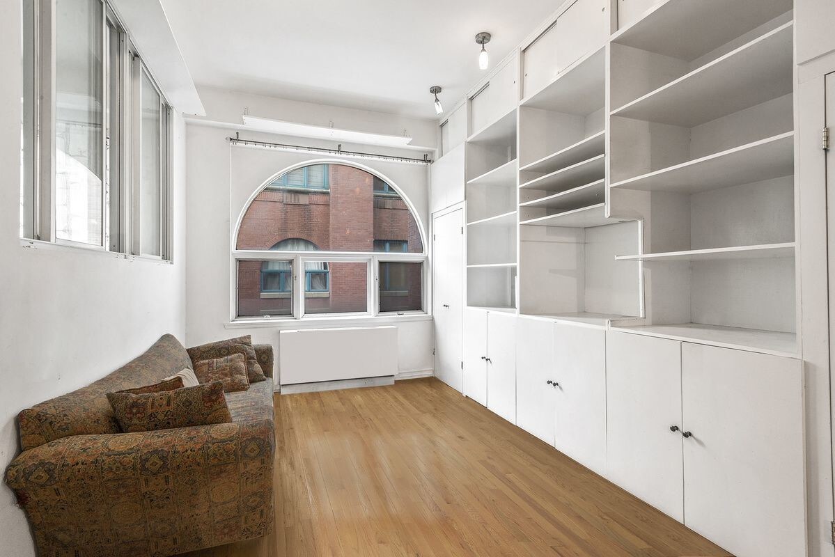 Primary Photo - 125 E 12th St