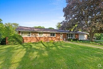 Building Photo - 605 Lill St
