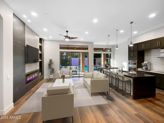Foto del edificio - 9672 E Davenport Dr