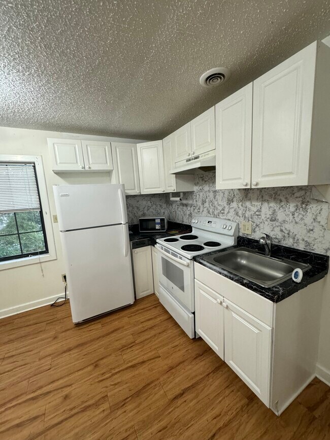Foto del edificio - 3583 Midway Rd