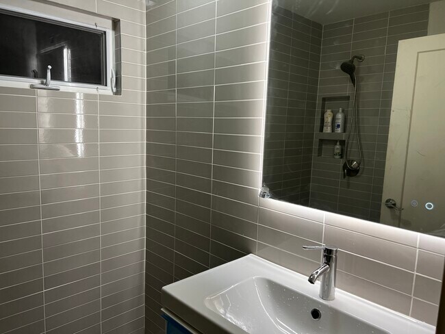 Foto del edificio - 1715 E Del Mar Blvd