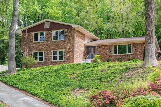 Building Photo - 1434 Bubbling Creek Rd NE