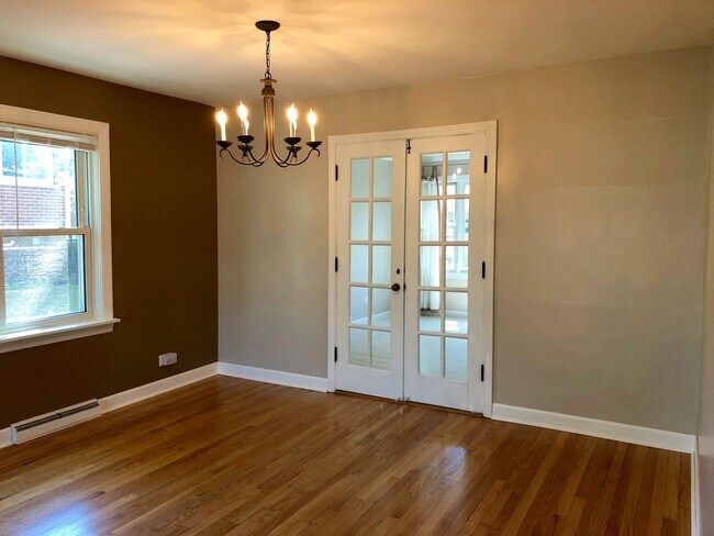 Building Photo - Well Maintained 3Bed/2Bath Single Family HUGE Backyard!