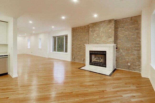 Building Photo - 1301 N Oakley Blvd