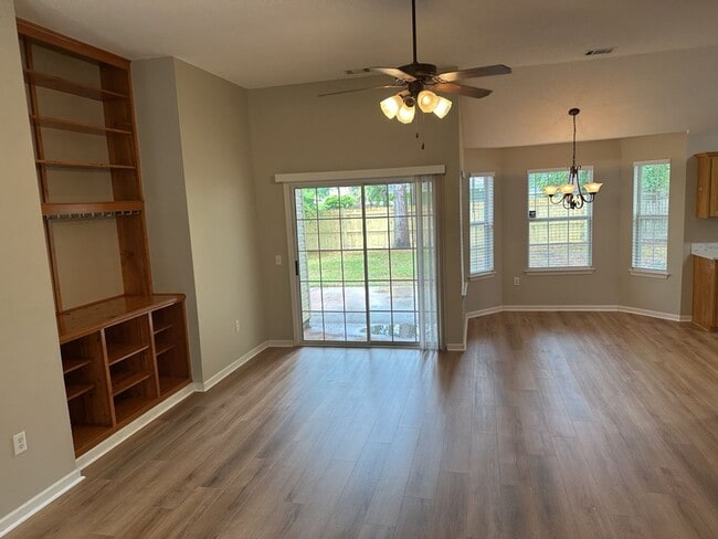 Building Photo - 355 Shady Oak Cir