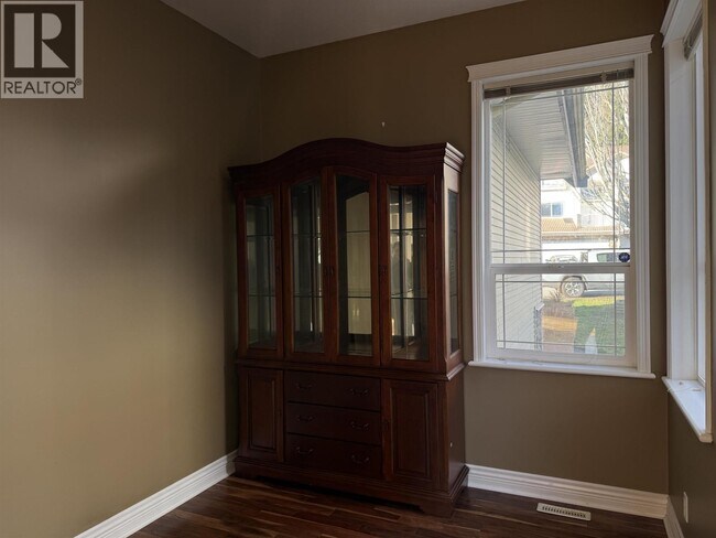 Building Photo - 2065 Berkshire Crescent