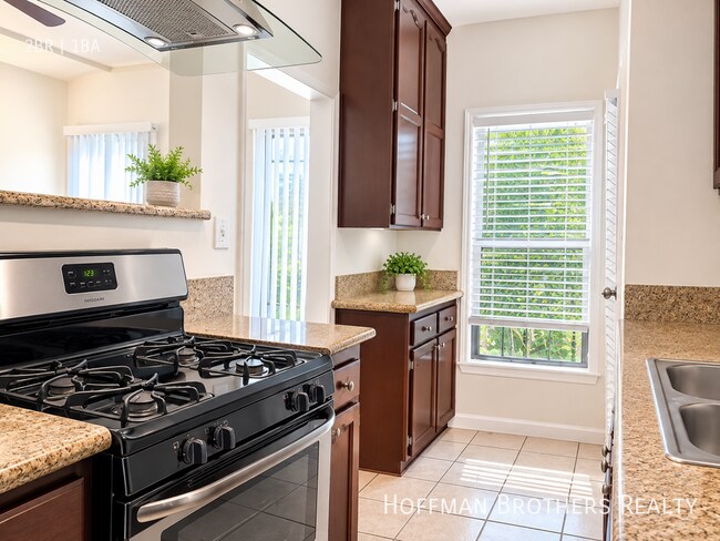 Foto del edificio - 4526 Edgewood Pl