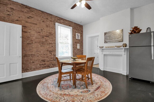 Foto del edificio - 174 Reinhard Ave