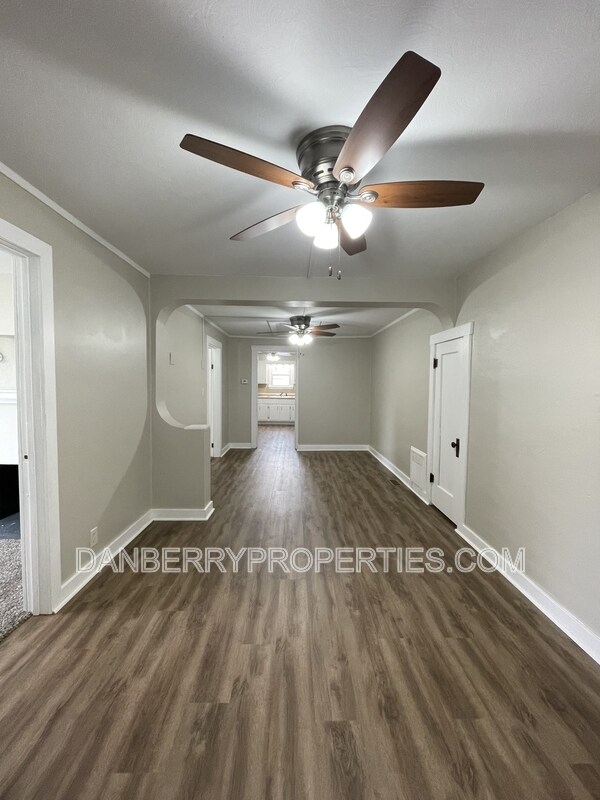 Foto del edificio - 220 N Main St