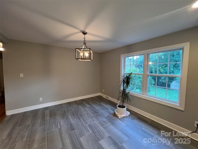 Building Photo - 5908 Amity Pl