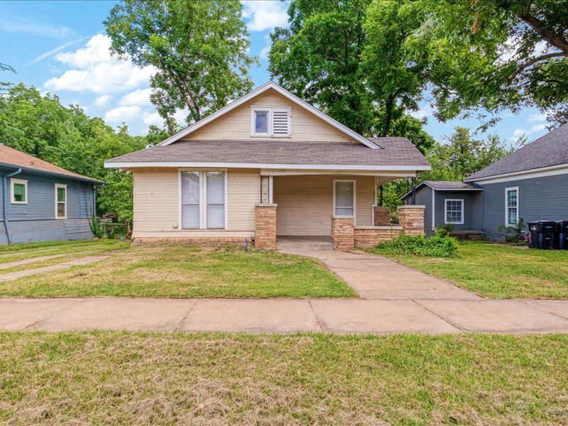 Foto principal - 533 E Woodard St