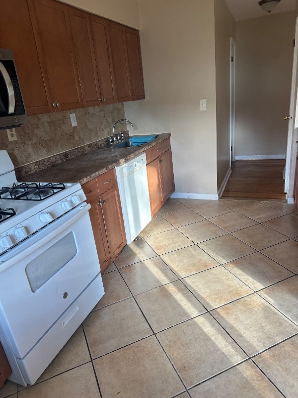 Foto del edificio - 331 Rector St