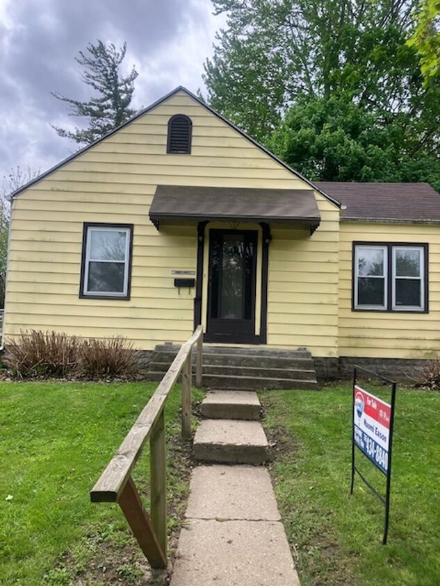 Primary Photo - cozy 2 bed house