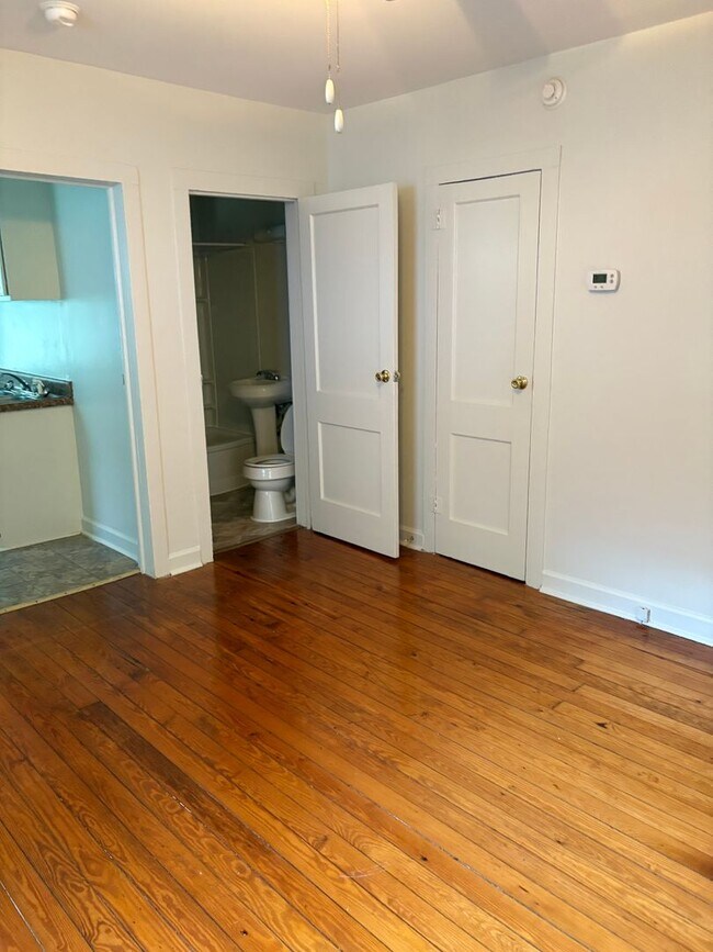 Foto del edificio - 1020 Sedgefield St