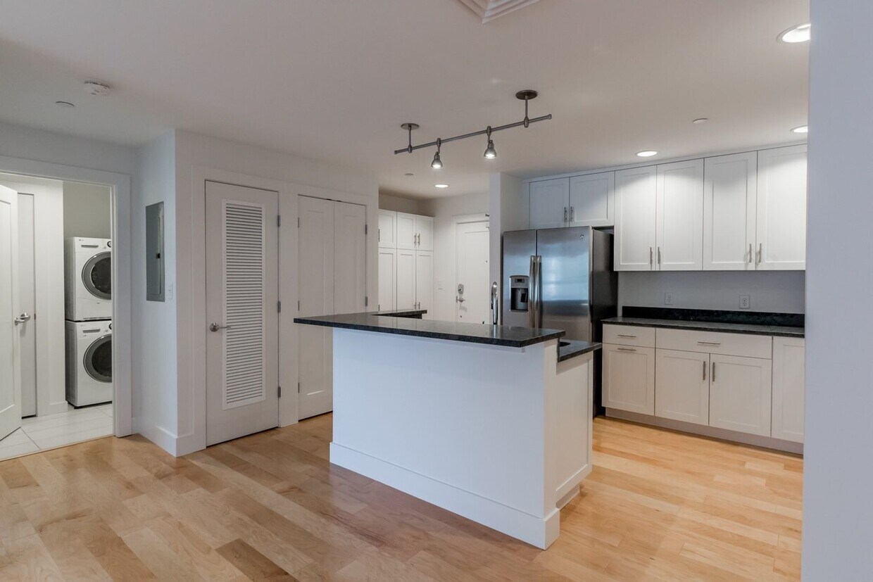 1BR/1BA - Beautiful Updated Condo in Downtown Portland - 1BR/1BA - Beautiful Updated Condo in Downtown Portland