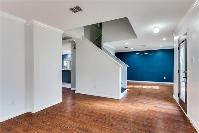 Building Photo - 320 S Mesa Verde Way