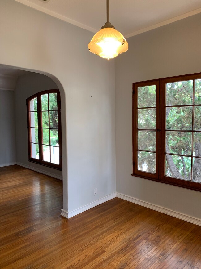 Living & Dining room wind - 1608 Washington Ave