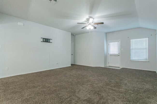 Building Photo - 117 Kinglet Dr