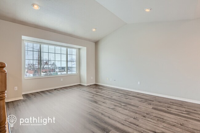 Foto del edificio - 5206 S Midland Drive, Roy, UT, 84067