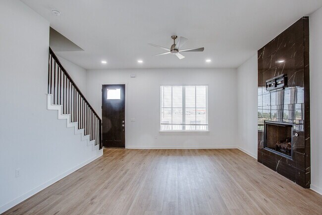 Foto del edificio - Beautiful Townhome in Vintage Township!