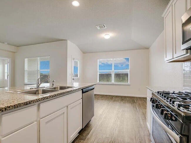 Building Photo - 1011 Pembroke Ct