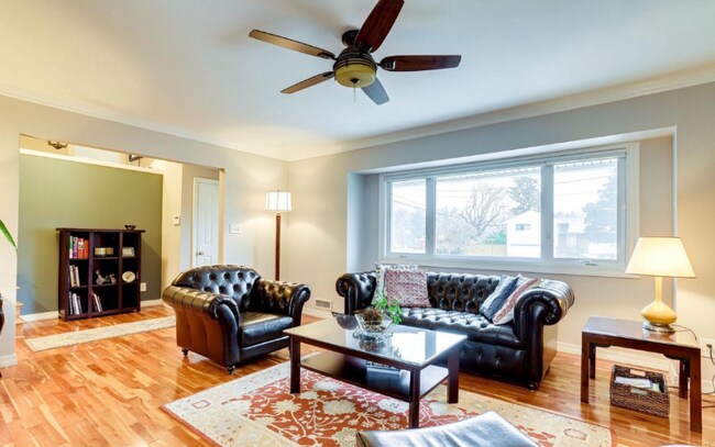 Building Photo - 5811 Sable Dr