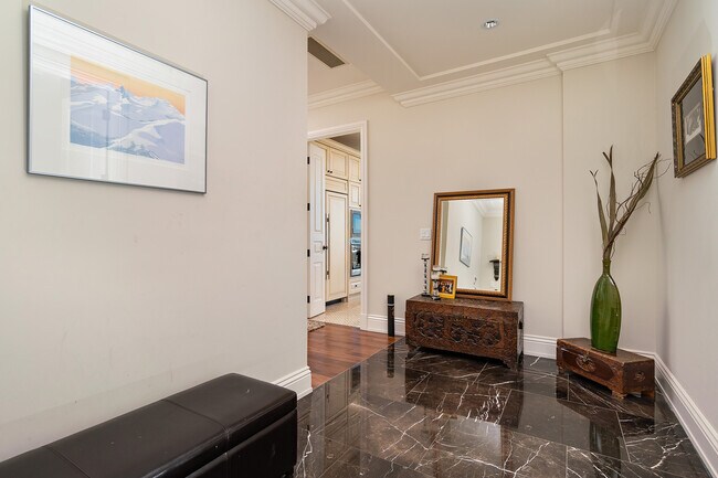 Photo du bâtiment - 183 Wellington St W