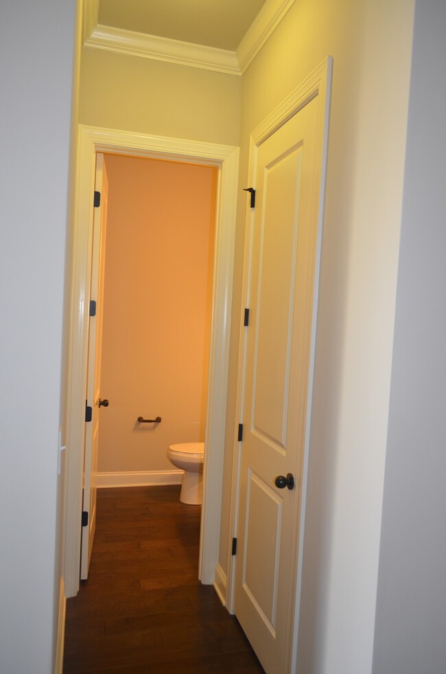 Building Photo - 4932 Providence Country Club Dr